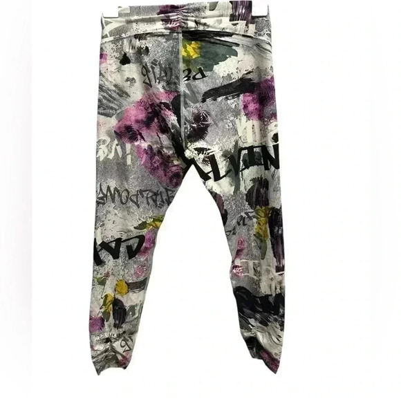 CALVIN KLEIN GRAFFITI CROPPED CAPRI LEGGINGS - Picture 2 of 4